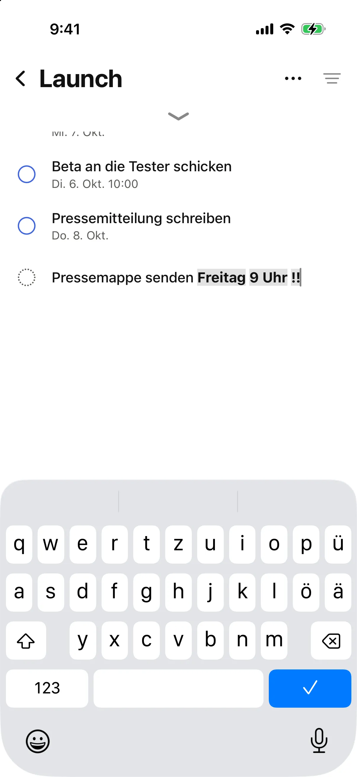 Nahaufnahme der Liste Launch: an ihrem Ende wird „Pressemappe senden Freitag 9 Uhr !!“ direkt eingetippt, Freitag, 9 Uhr und !! erkannt.
